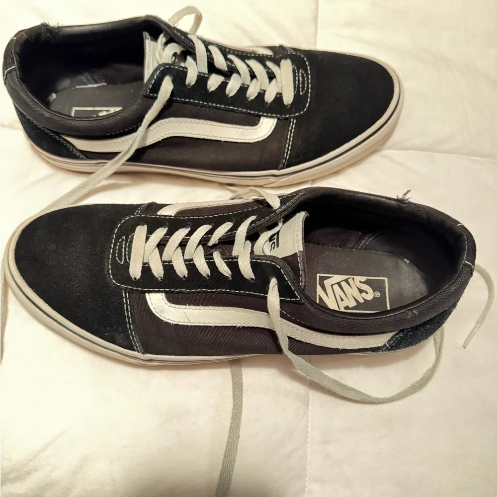 Vans Men's Classic Black and White Sneakers - Picture 2 of 6